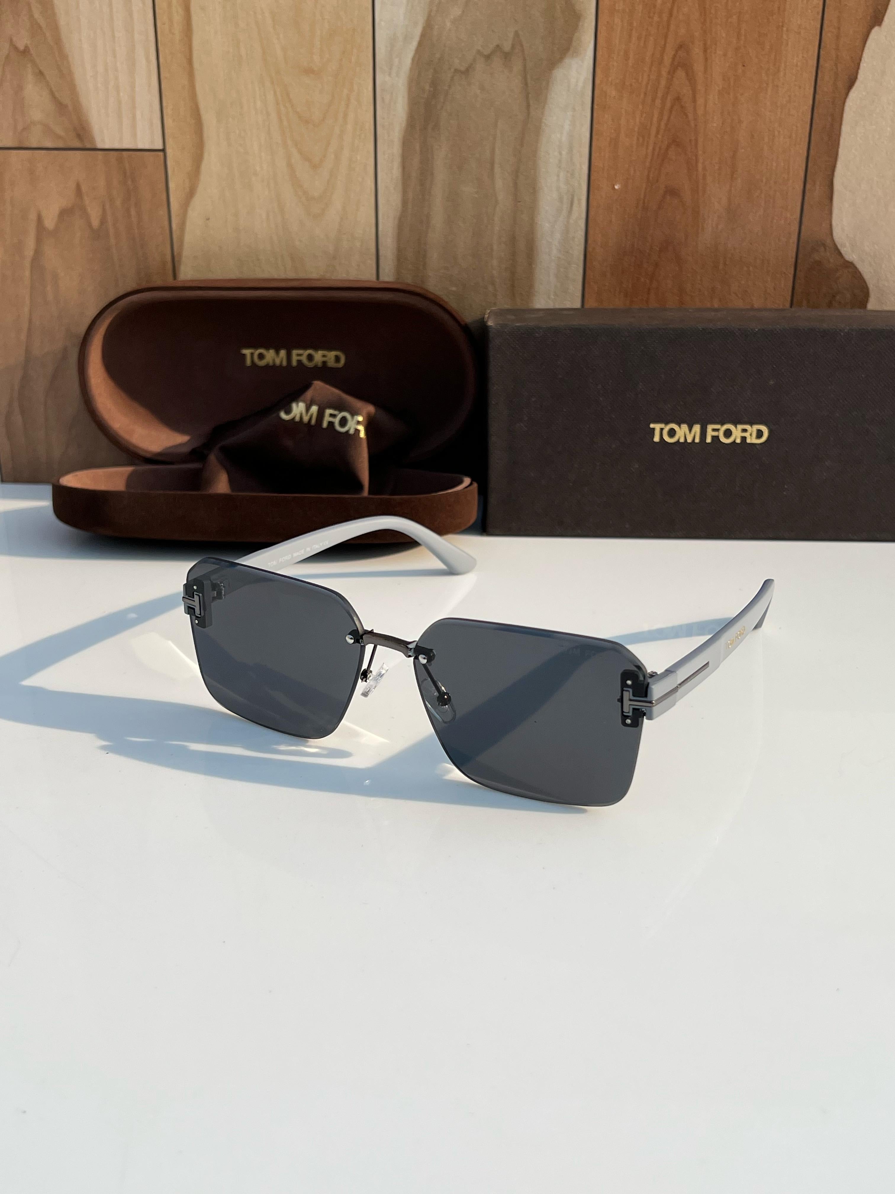 To_m_ford 18300 grey black A