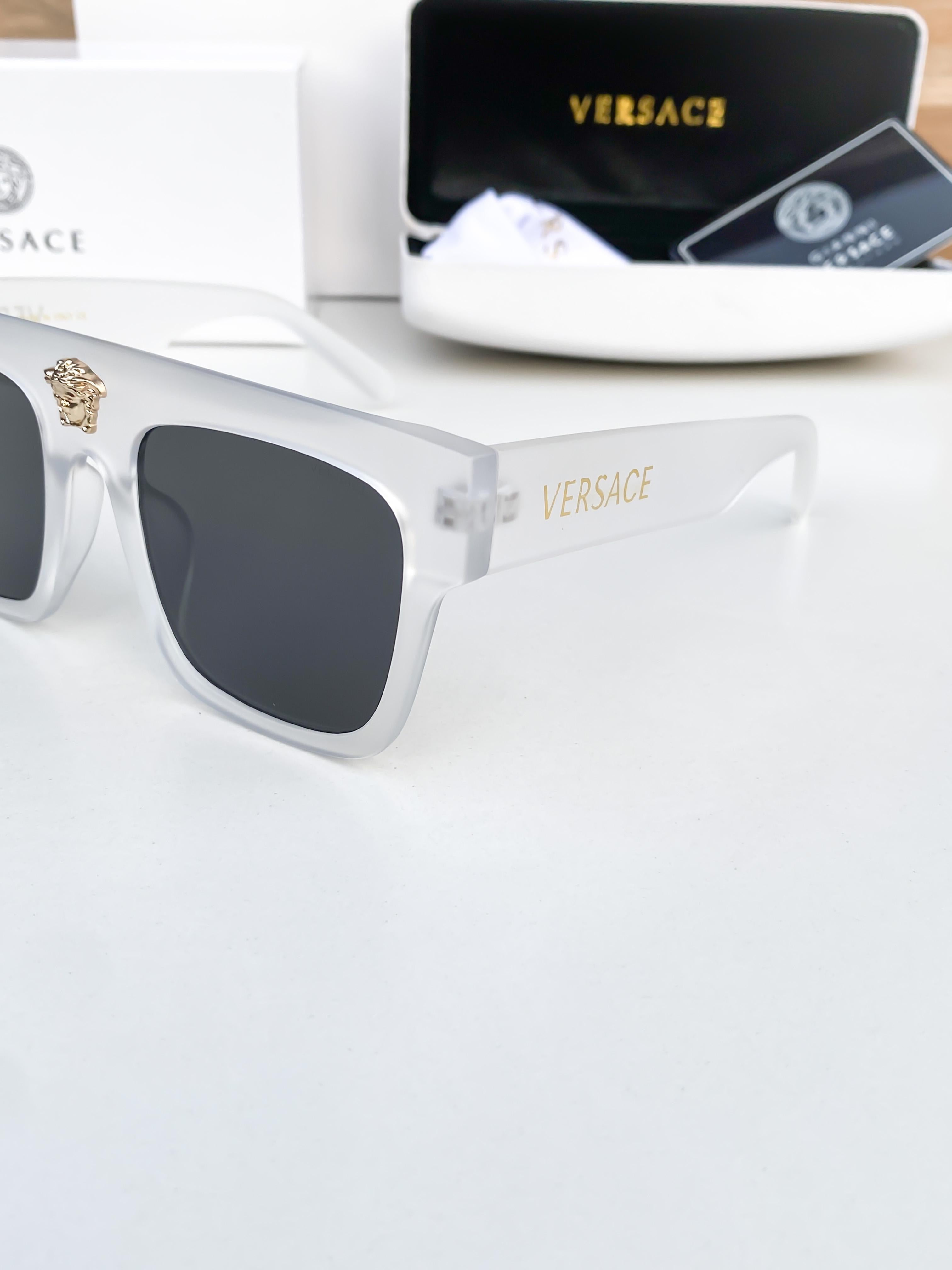 VER_sace white black 0898