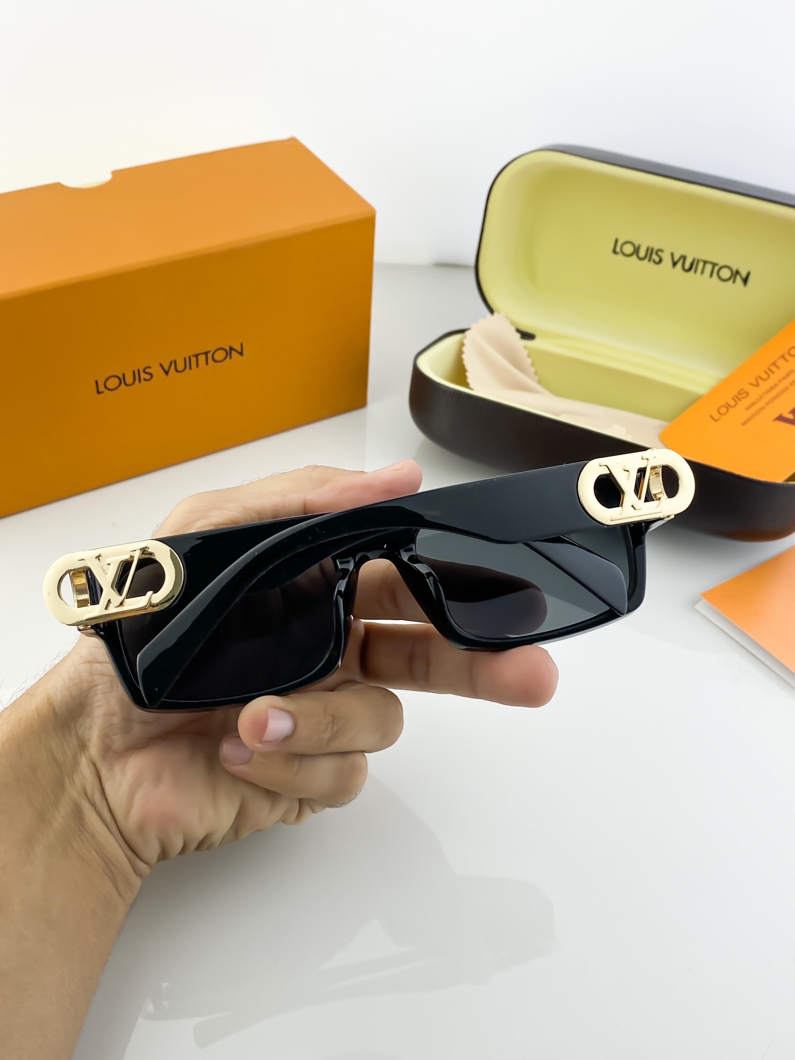 LO_UI_S VU_ITT_ON GOLD BLACK 22046 B