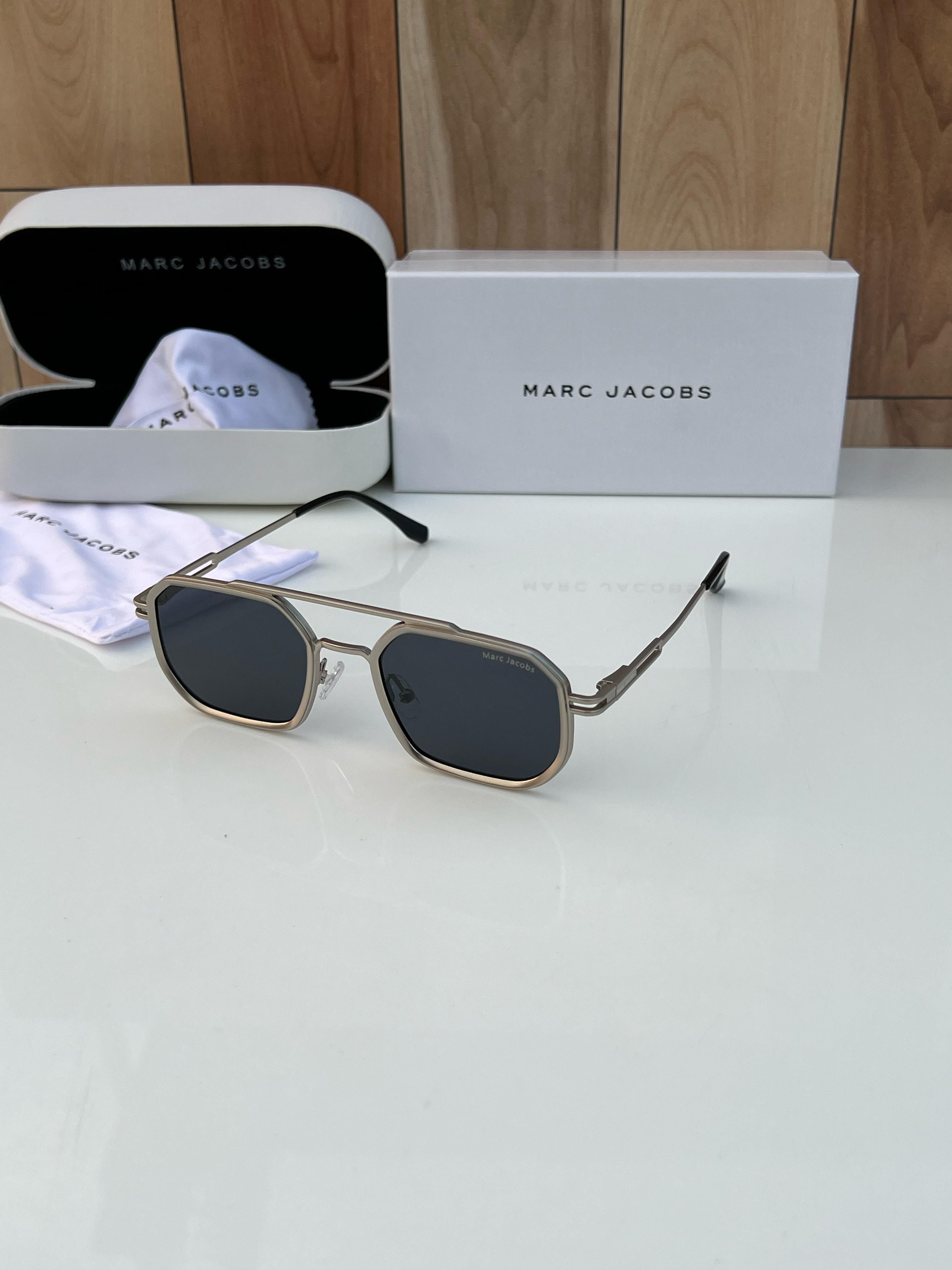 Mar  518 silver black A