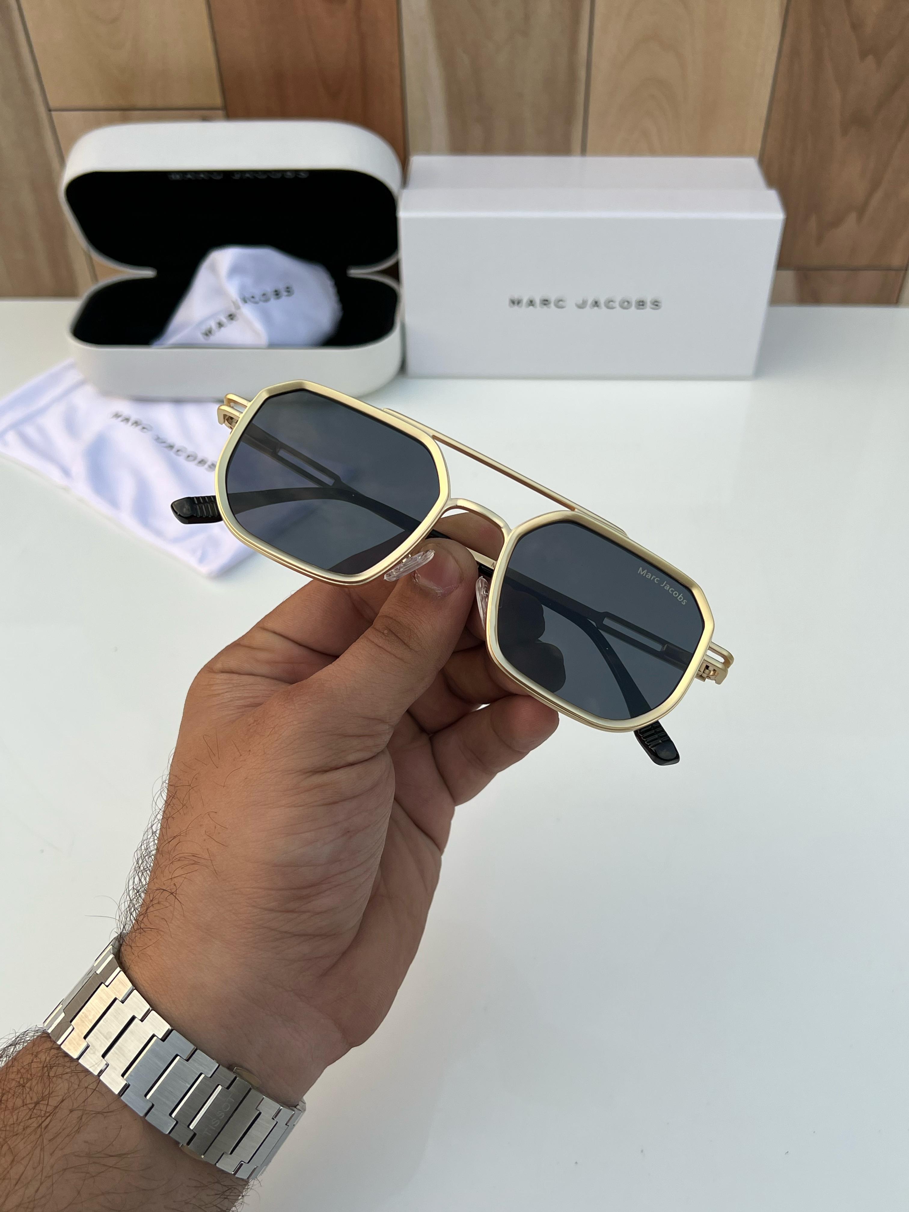 Mar  518 gold black A